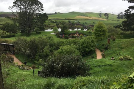 Het groene glooiende landschap van &#039;the Shire&#039;