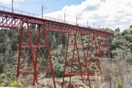 Een spoorbrug onderweg naar Tongariro National Park