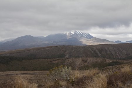 De bergtoppen liggen vaak in de wolken