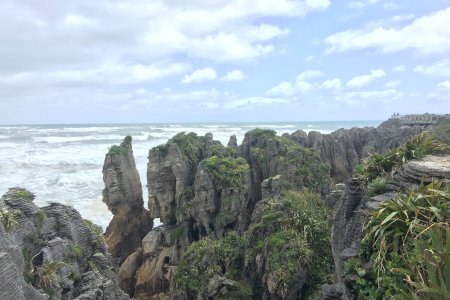 Een ruige zee bij de pancake rocks