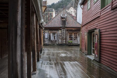De houten gebouwen van het oudste gedeelte van Bergen, Bryggen