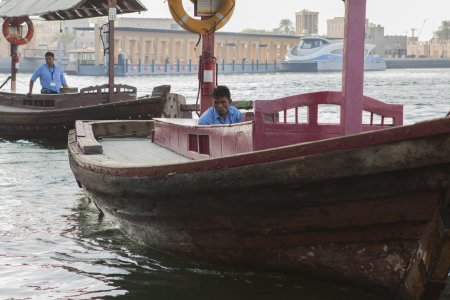 Bootjes waarmee toeristen over de Creek worden gebracht. Inclusief afzetterij