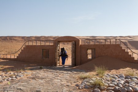 Syl verlaat de Safari Desert Camp