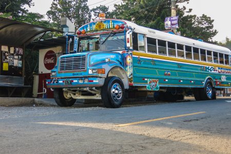 Deze bussen zien we veel in Panama