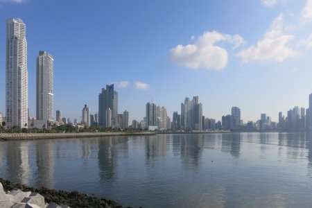 De skyline van Panama stad