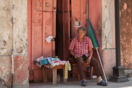 Man op straat in Casco Viejo