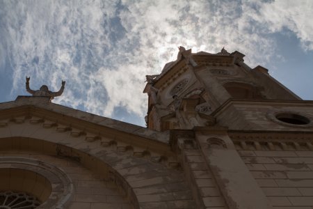 Kerk met tegenlicht