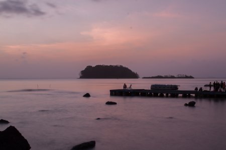 Zonsondergang bij onze cabans in Portobelo