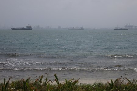 Schepen liggen te wachten voor het Panama kanaal