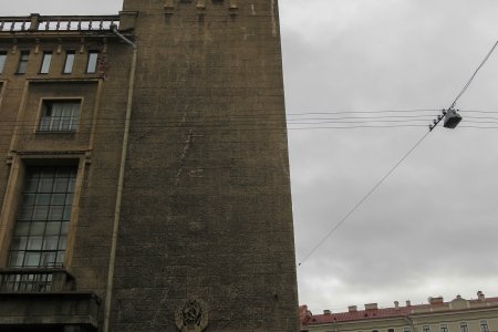 Communistisch gebouw incl hamer en sikkel