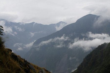 Laaghangende wolken in Yushan National Park