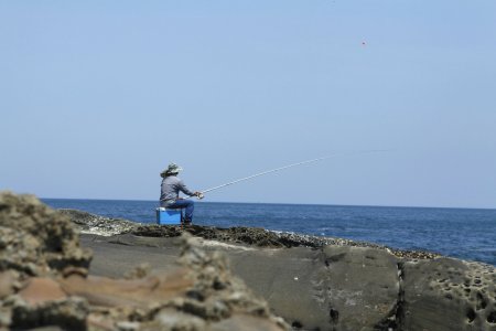 Vissertje aan de kust