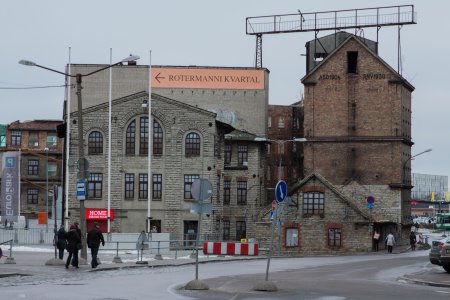 Een verlaten pakhuis vlakbij de havens