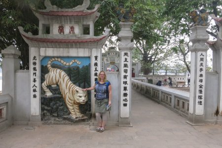 Syl voor de ingang van de Ngoc Son Tempel