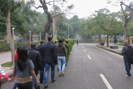 n kolonne naar het mausoleum van Ho Chi Minh