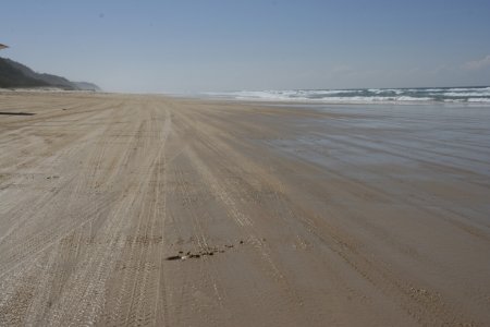The Highway aan de oost kant van Fraser Island