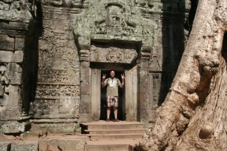 Een ingang van een kleine tempel