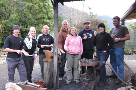 8 blije knifemakers met hun messen
