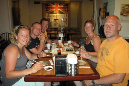 80 Sushi&#039;s proberen op te eten (mislukt)