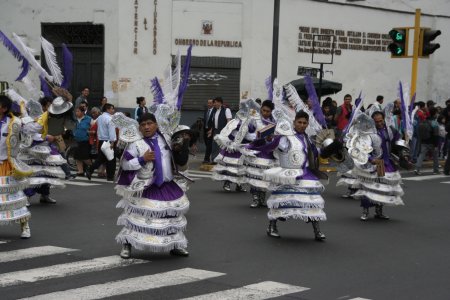 We zijn in een carnaval achtige parade terecht gekomen