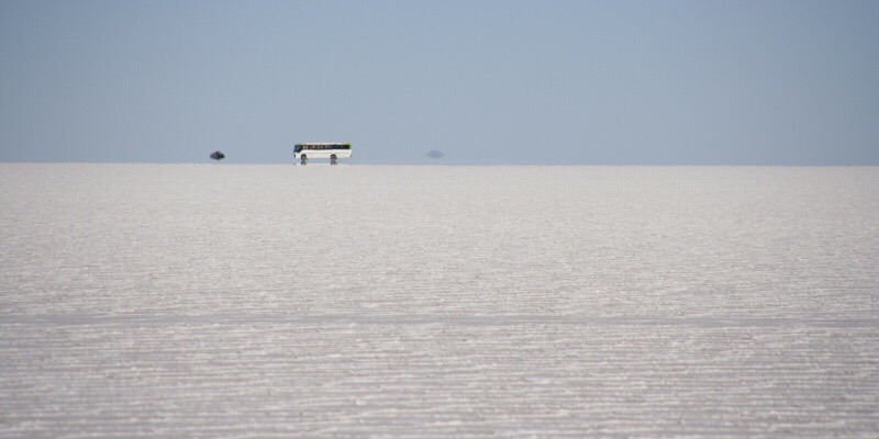 Luchtspiegeling en wijdsheid op de Salar